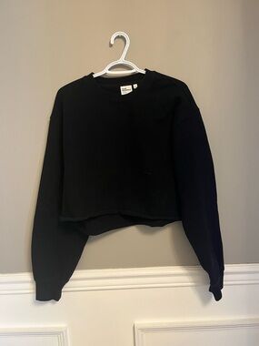 Aritzia Black Cropped Perfect Crew Sweatshirt